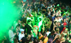 crowd-4-1424189-660x395