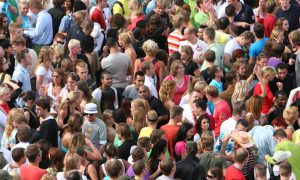 crowd-1438387-660x395